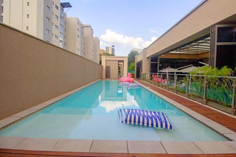 Sandton Luxury Apartment โจฮันเนสเบิร์ก ภายนอก รูปภาพ